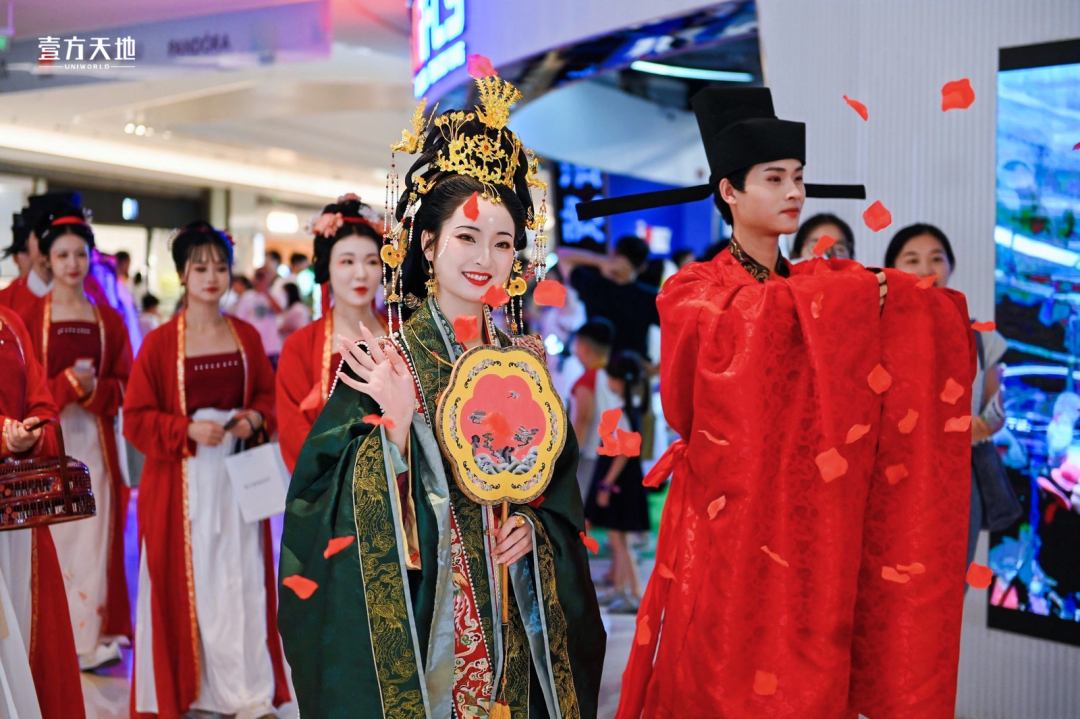 前方高糖!30+购物中心诠释“七夕营销”的多种表达方式