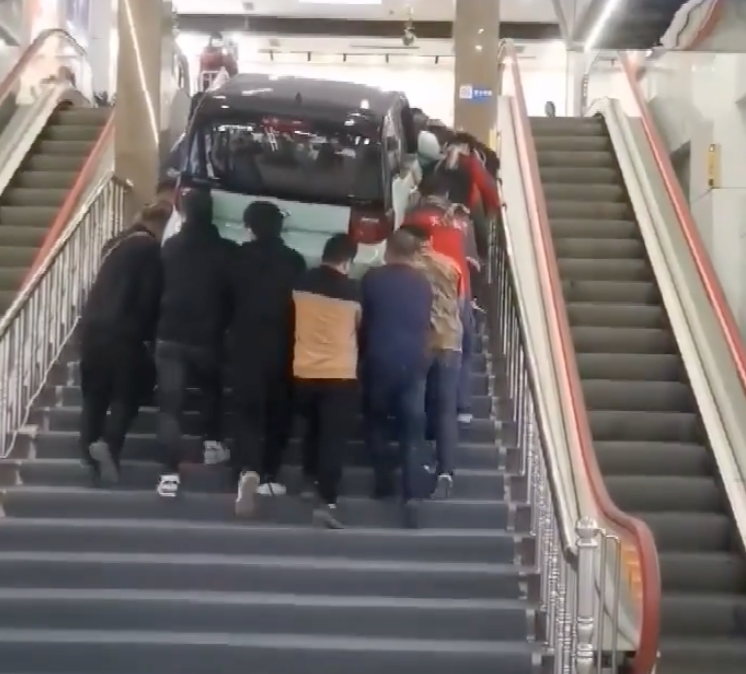 新能源车企扎堆商场“摆摊”,真有成效?