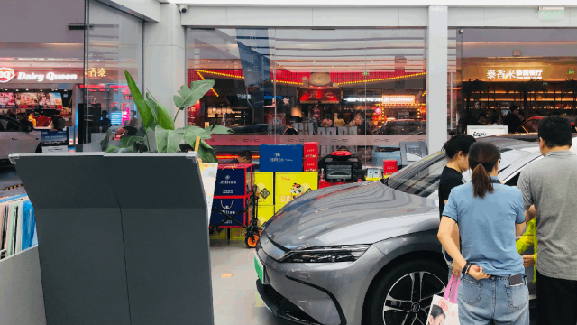 新能源车企扎堆商场“摆摊”,真有成效?