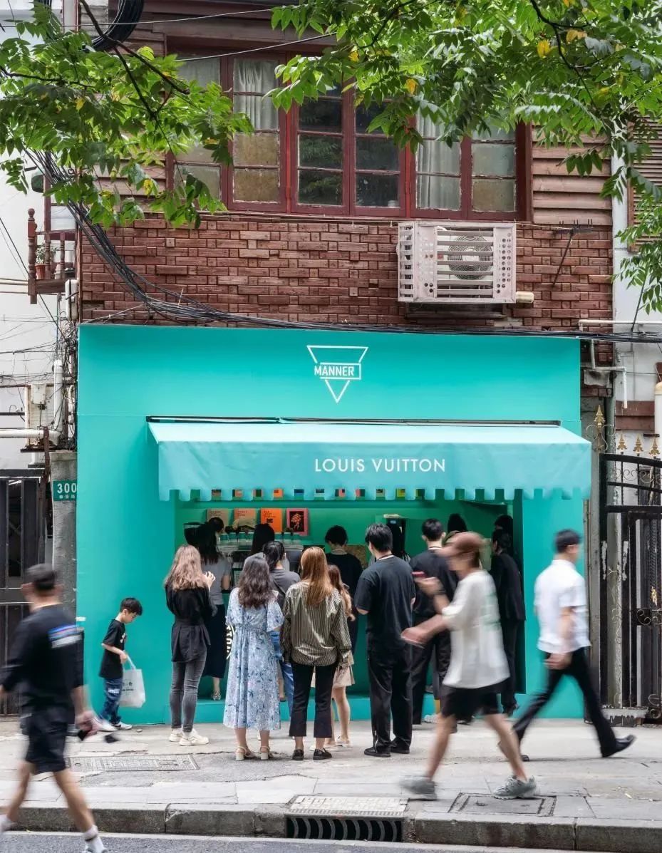 时尚品牌,一股脑儿盯上了咖啡快闪店!