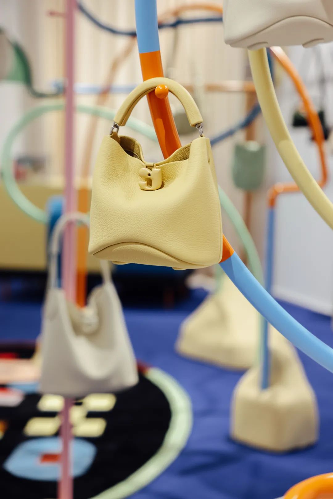 饿了么清明借「食物之名」说出思念;星巴克解锁迪士尼新皮肤 | 甲方乙方