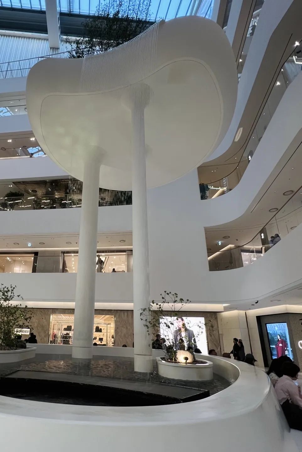 韩国年轻人,为何愿意重回商场?