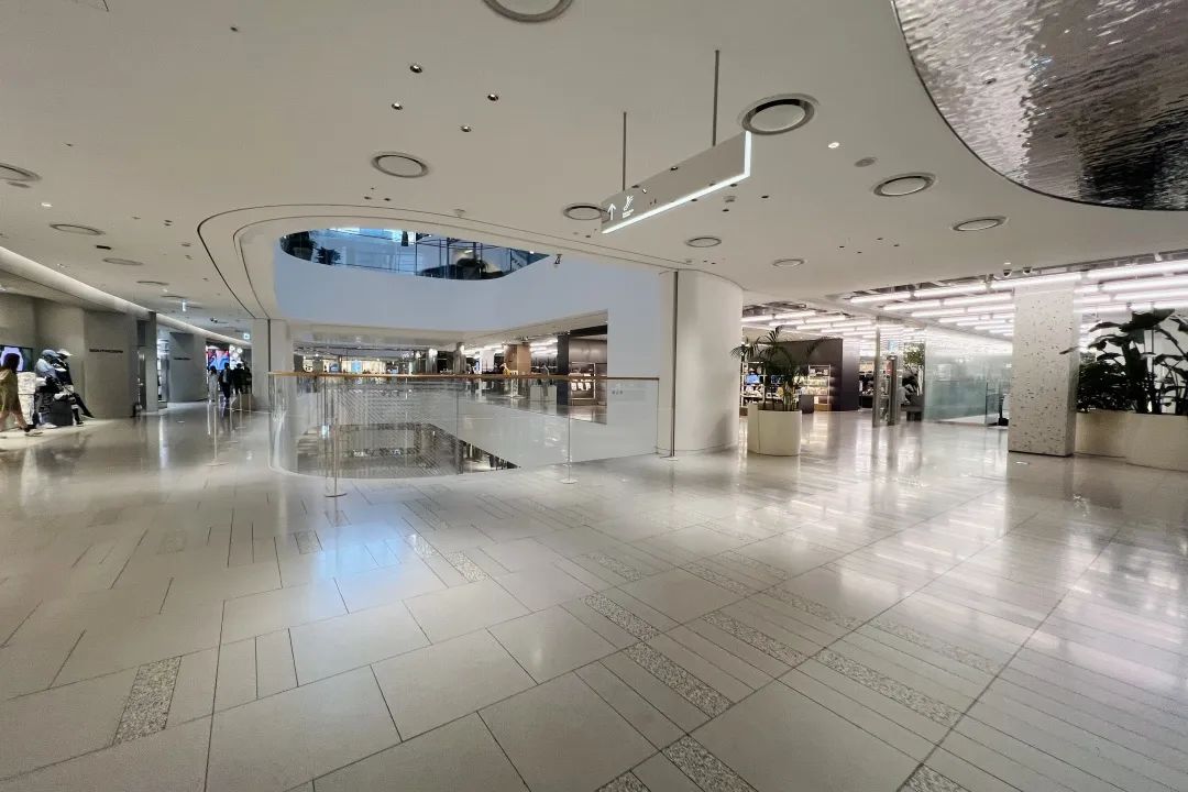 韩国年轻人,为何愿意重回商场?