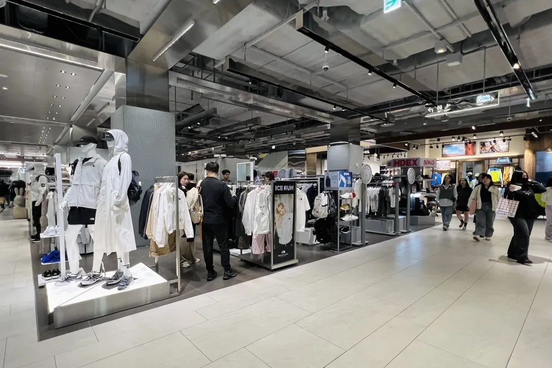 韩国年轻人,为何愿意重回商场?