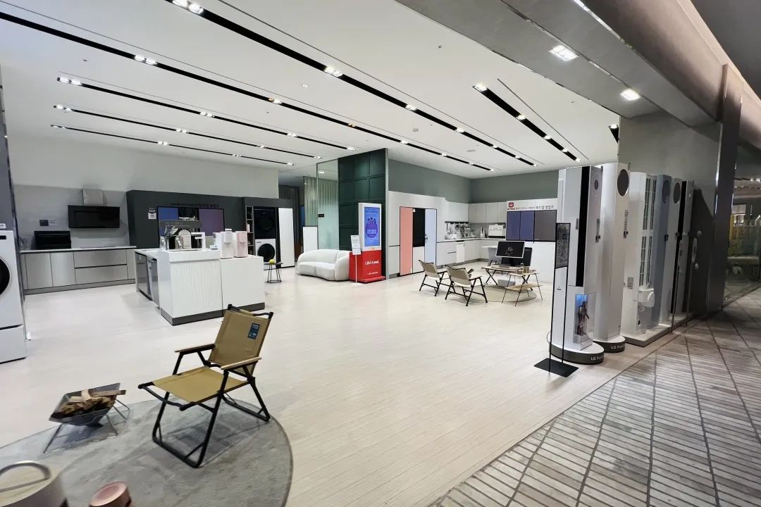 韩国年轻人,为何愿意重回商场?