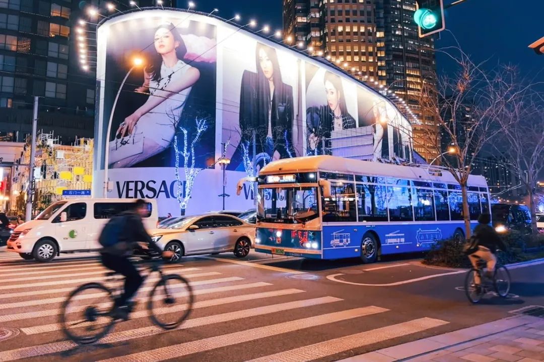 LV的“三块广告牌”