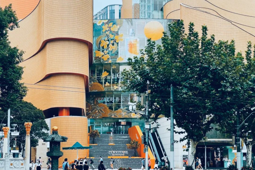 LV的“三块广告牌”