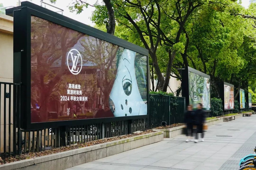 LV的“三块广告牌”