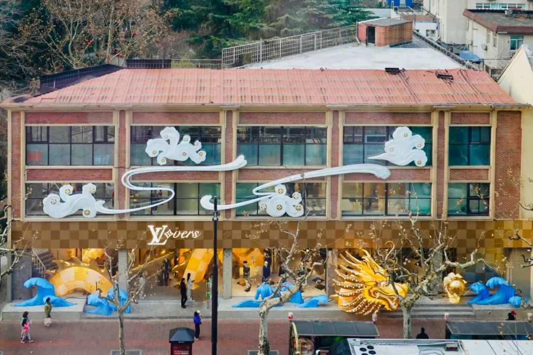 LV的“三块广告牌”