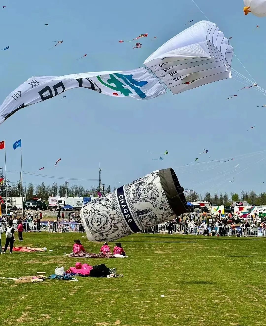蜡笔小新引争议,“领导的饼”满天飞……潍坊风筝节火出圈!