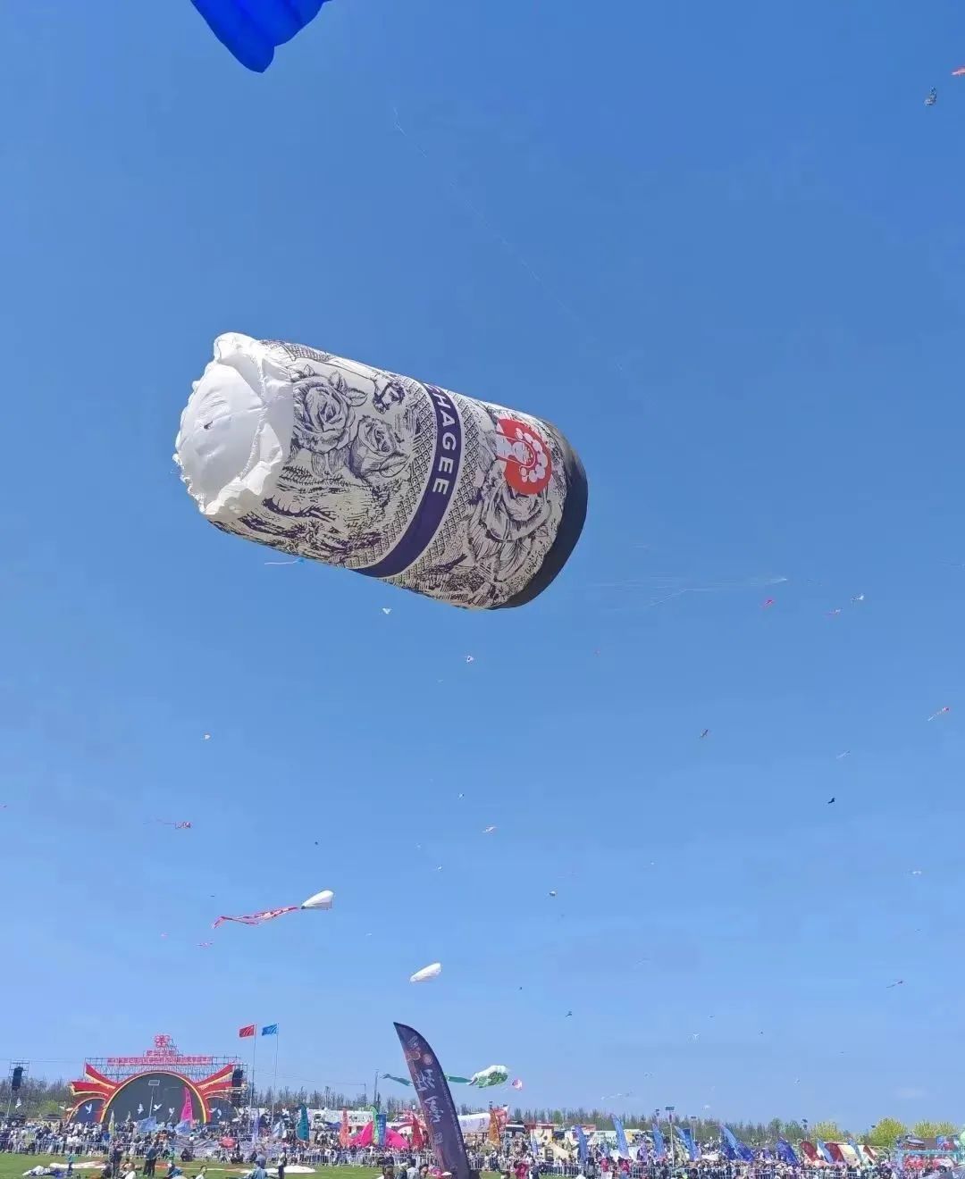 蜡笔小新引争议,“领导的饼”满天飞……潍坊风筝节火出圈!