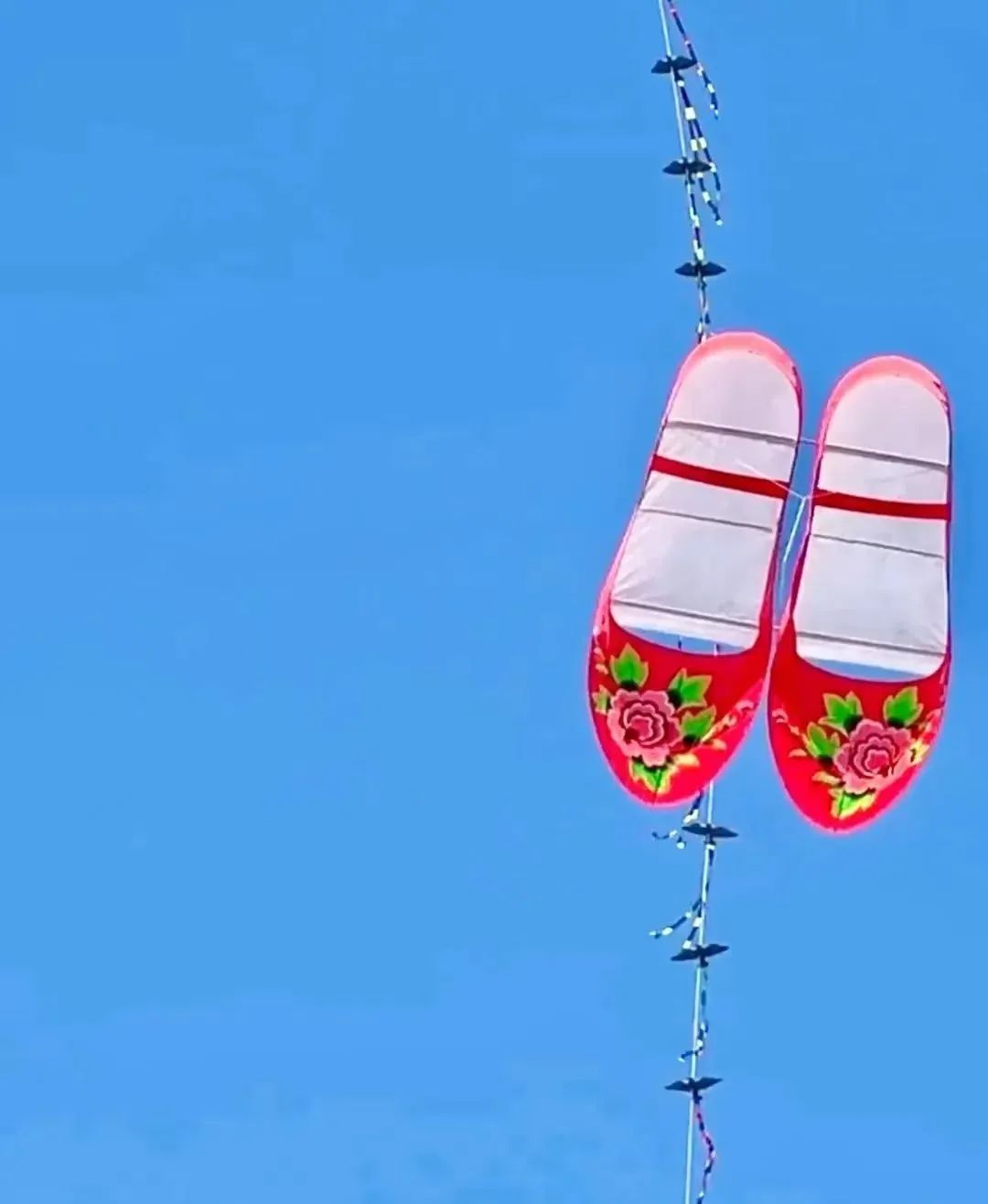 蜡笔小新引争议,“领导的饼”满天飞……潍坊风筝节火出圈!