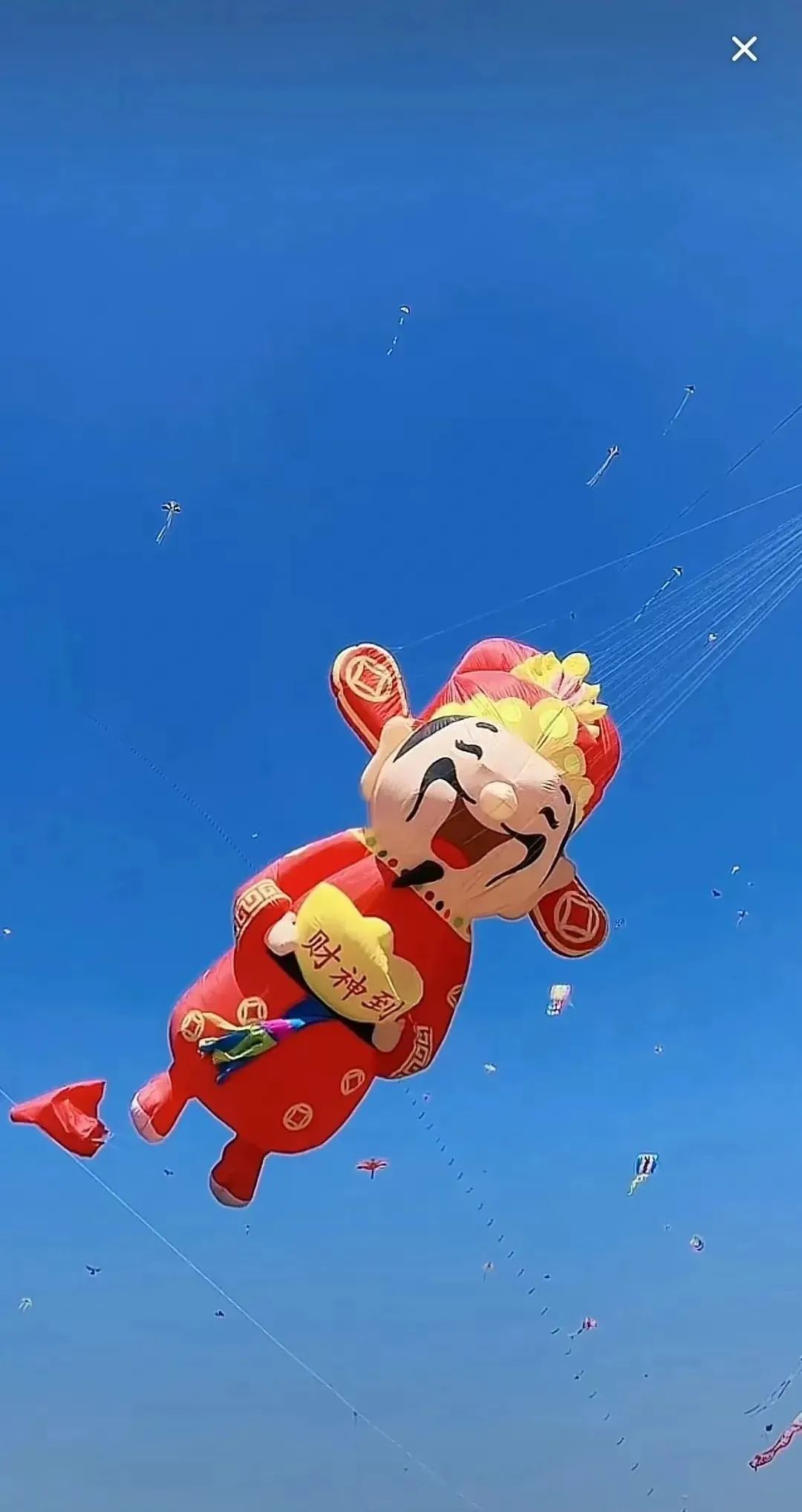 蜡笔小新引争议,“领导的饼”满天飞……潍坊风筝节火出圈!