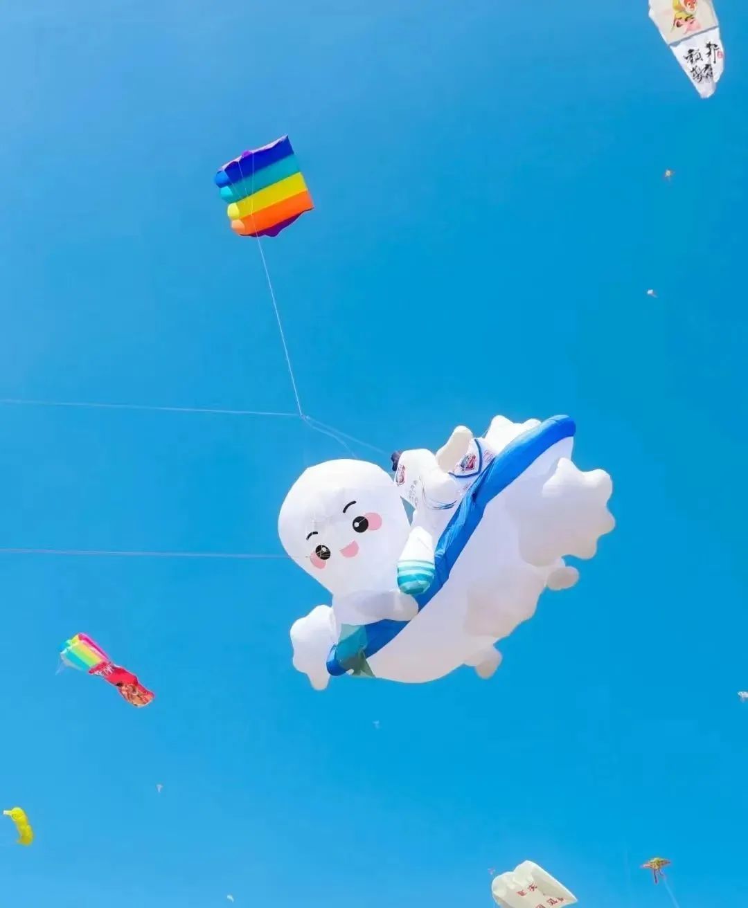 蜡笔小新引争议,“领导的饼”满天飞……潍坊风筝节火出圈!