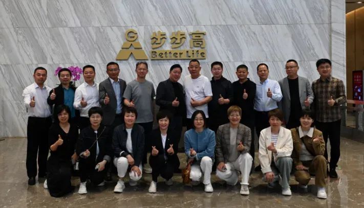 快讯 | 胖东来正式启动“重塑步步高”;华为拟分红770.95亿元;天猫发布2024年目标;杭州解百商场A座闭店装修