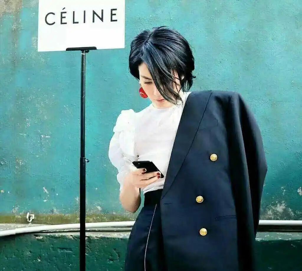 你二大爷的丑拖鞋，成了中产花1000也抢不到的法式足力健？