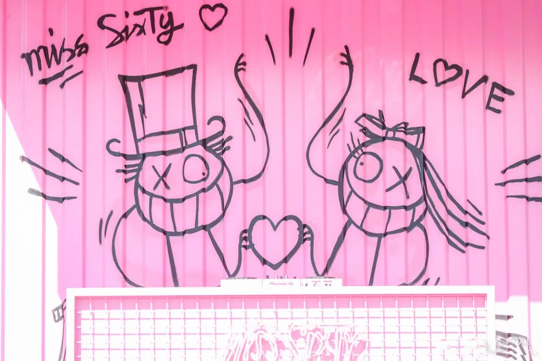 国风茶赛道变天：茶颜悦色丢了第一，怪不得霸王茶姬