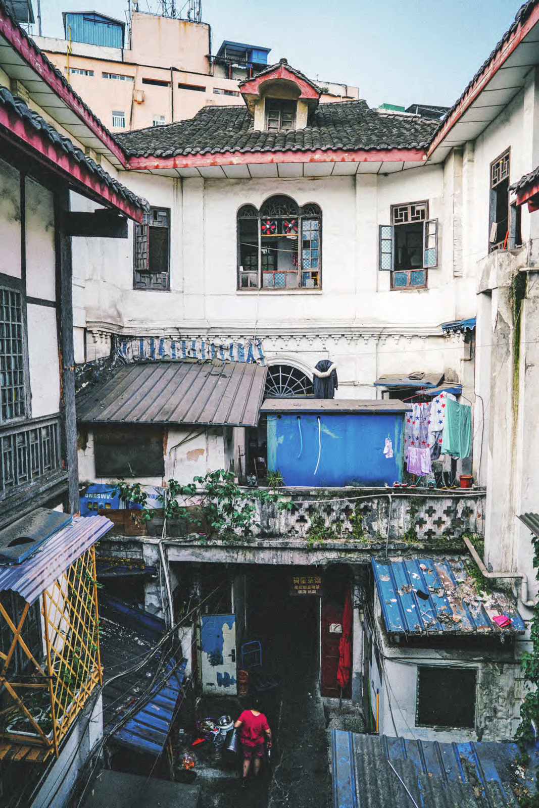 纯「官方出品」的成都祠堂街最近「风很大」，看过之后来聊点真话