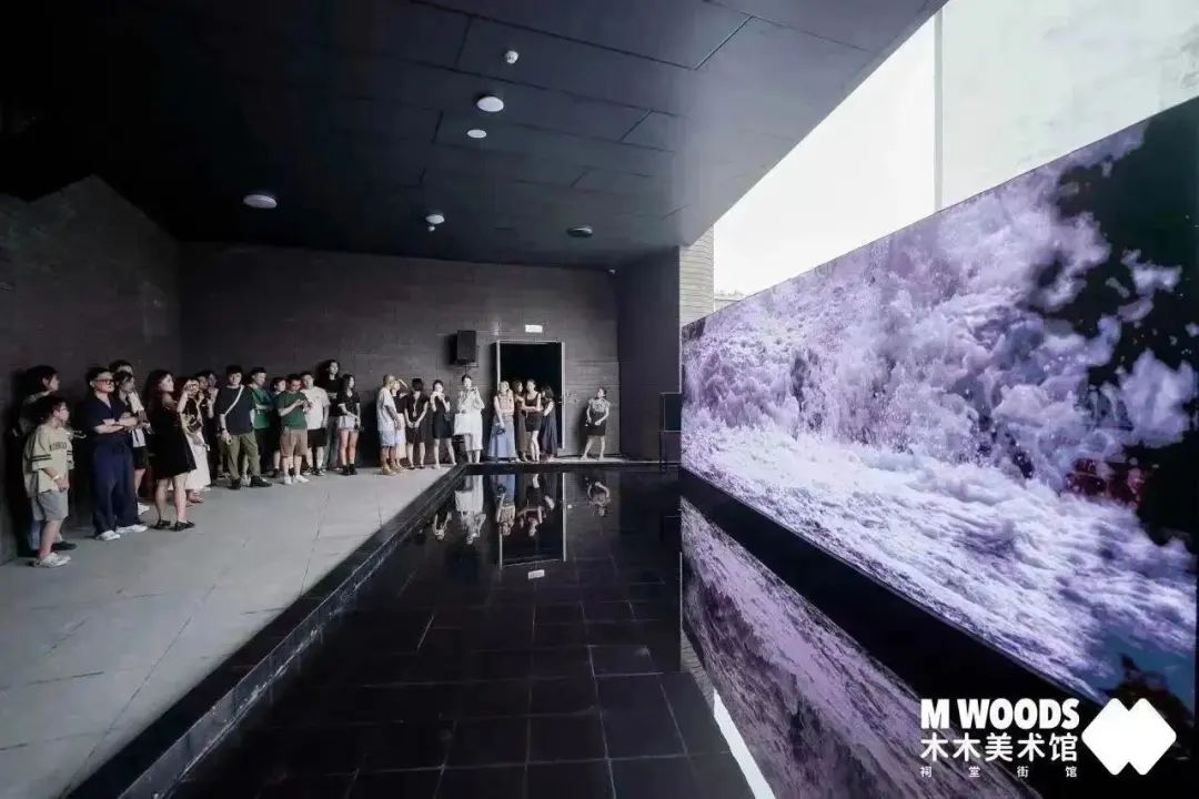 纯「官方出品」的成都祠堂街最近「风很大」，看过之后来聊点真话