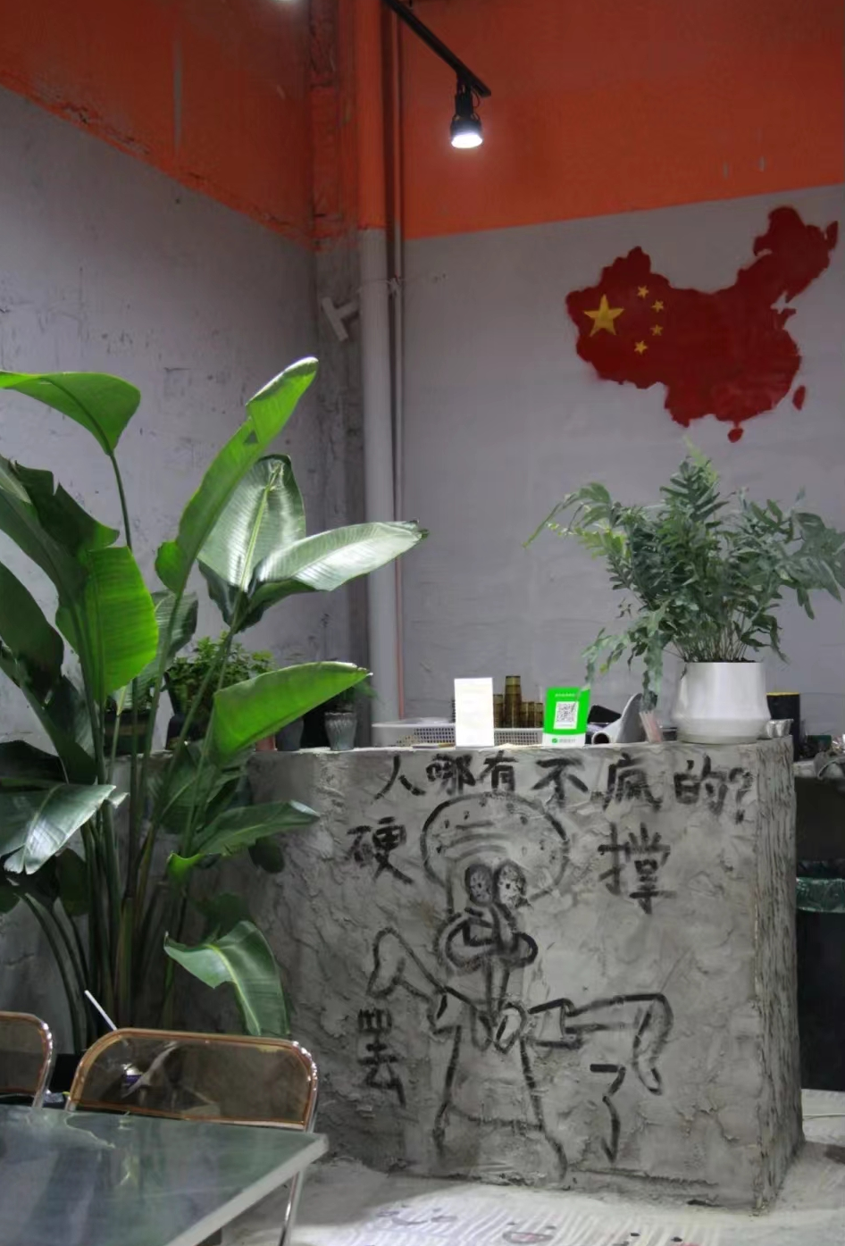 “笨手笨脚搬家公司”爆火，创意被网友笑上热搜