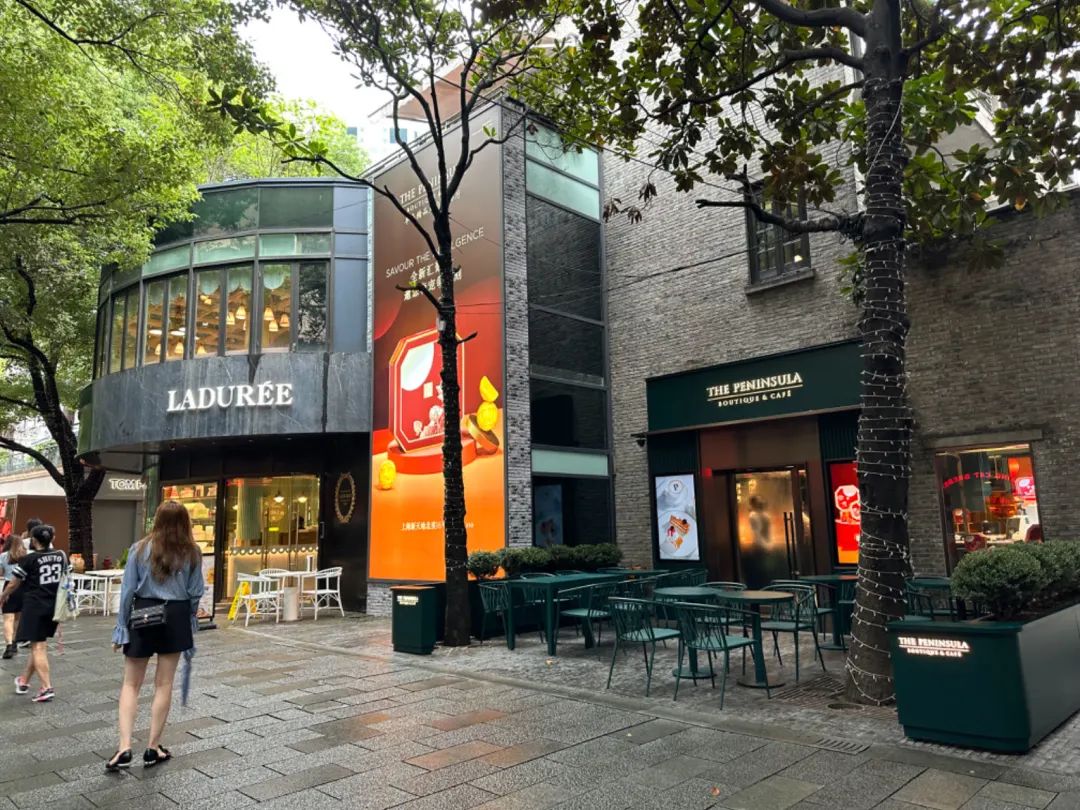 上海新天地：从现象级香氛到LOEWE快闪落地，品牌组合氛围愈发有看头 | iziRetail热点