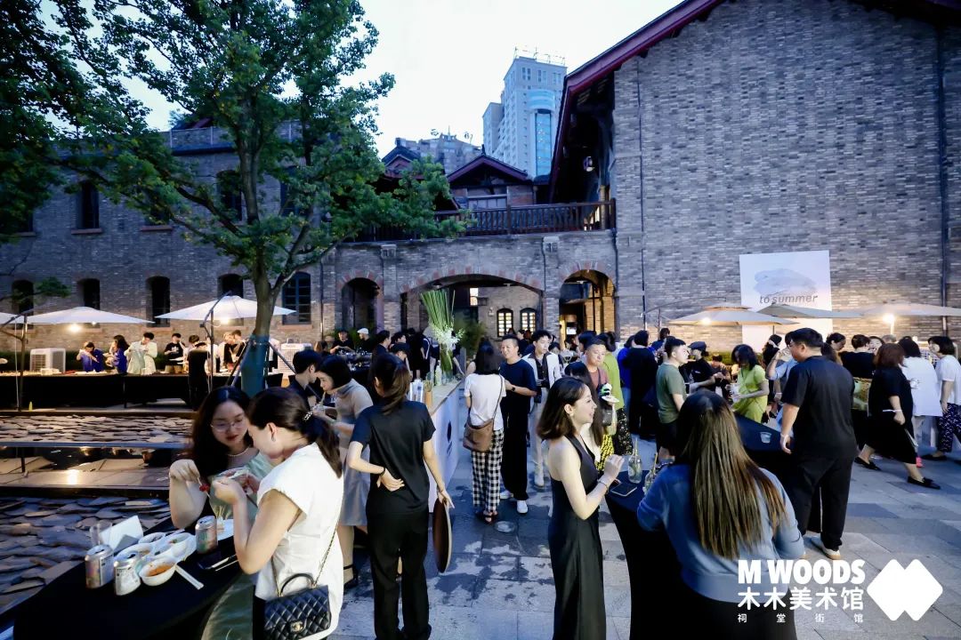 纯「官方出品」的成都祠堂街最近「风很大」，看过之后来聊点真话