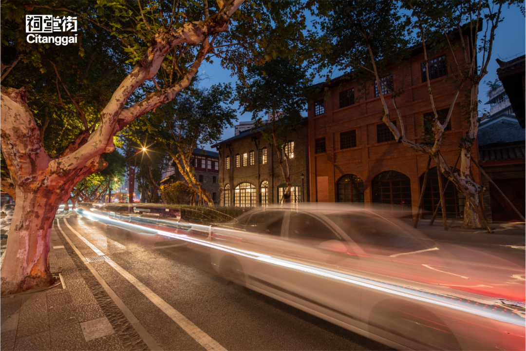 纯「官方出品」的成都祠堂街最近「风很大」，看过之后来聊点真话