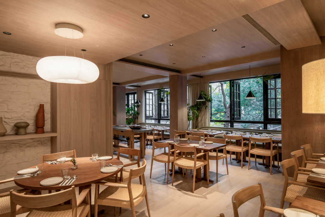 上海新天地：从现象级香氛到LOEWE快闪落地，品牌组合氛围愈发有看头 | iziRetail热点