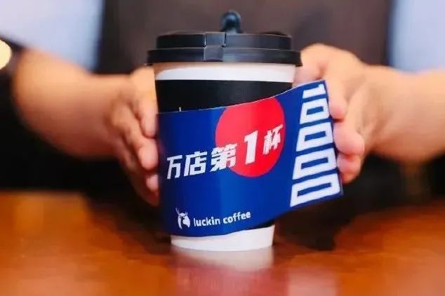 国风茶赛道变天：茶颜悦色丢了第一，怪不得霸王茶姬