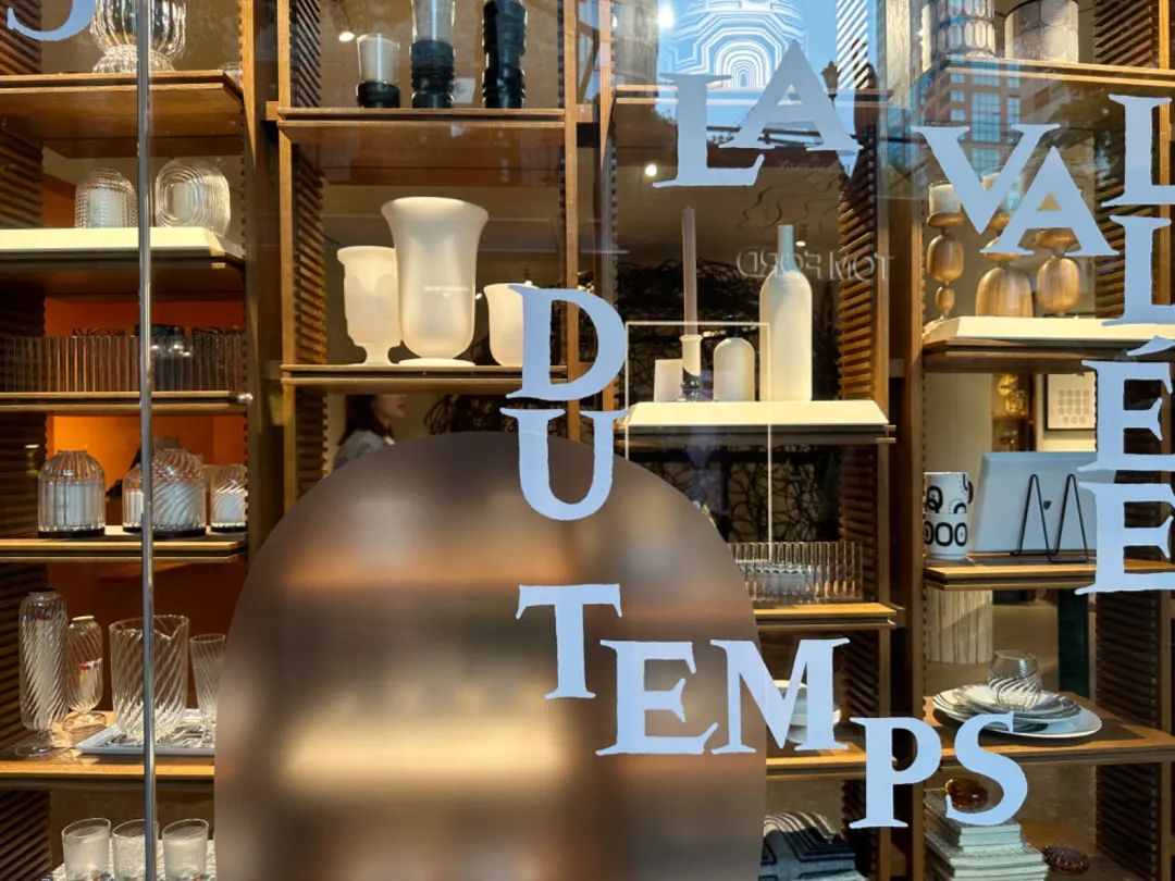 上海新天地：从现象级香氛到LOEWE快闪落地，品牌组合氛围愈发有看头 | iziRetail热点