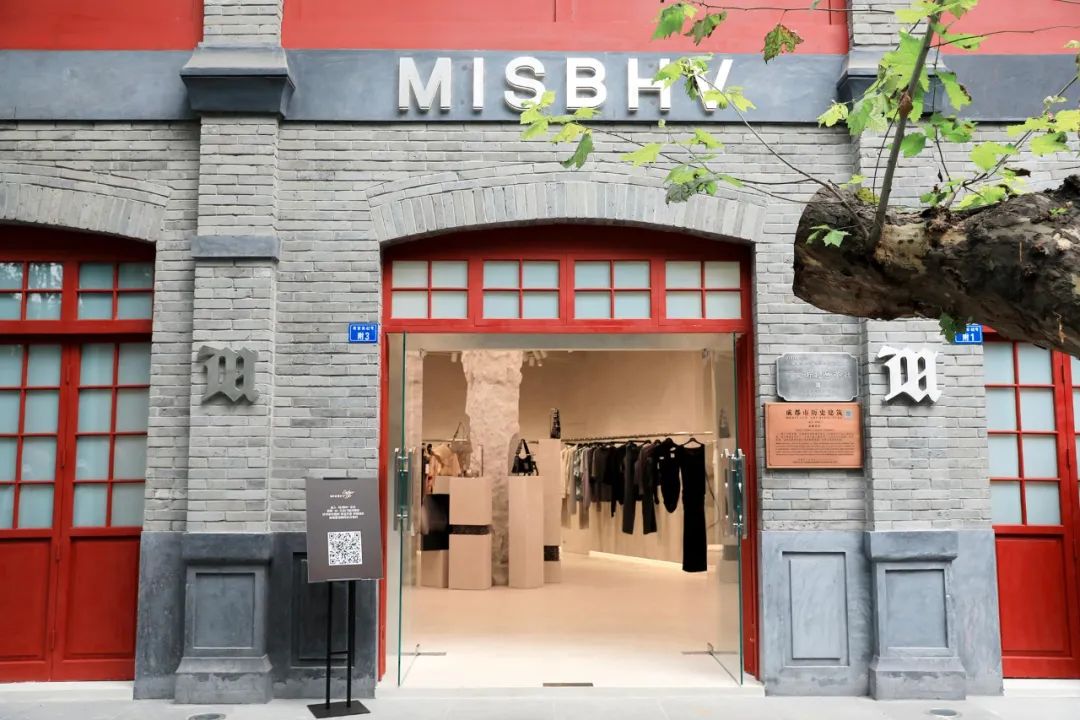 纯「官方出品」的成都祠堂街最近「风很大」，看过之后来聊点真话