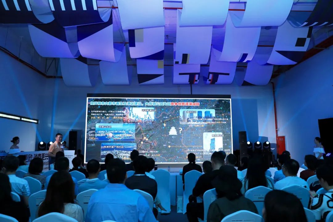 纯「官方出品」的成都祠堂街最近「风很大」，看过之后来聊点真话