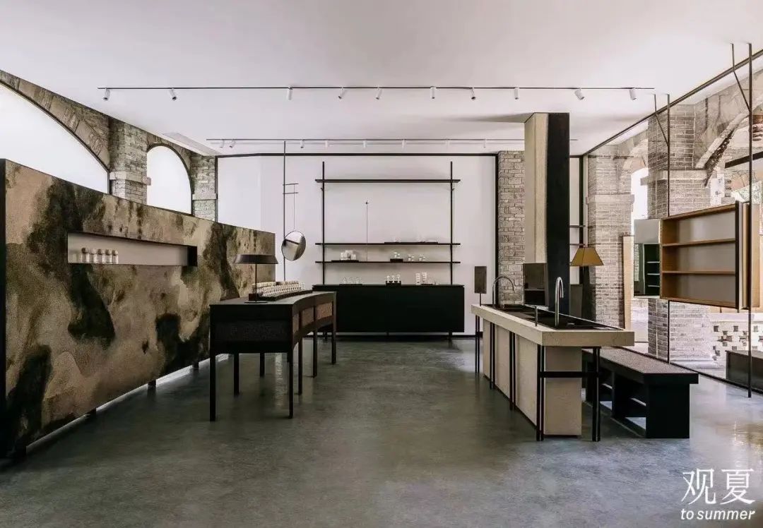 纯「官方出品」的成都祠堂街最近「风很大」，看过之后来聊点真话