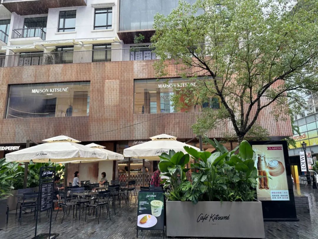 上海新天地：从现象级香氛到LOEWE快闪落地，品牌组合氛围愈发有看头 | iziRetail热点