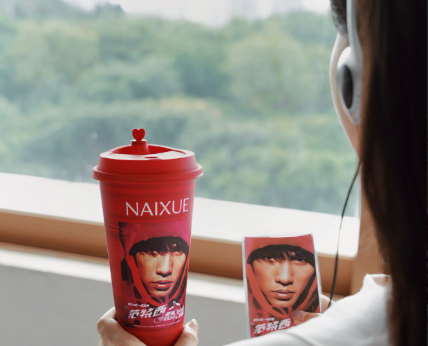 结盟一年：奈雪不装了，乐乐茶真变了