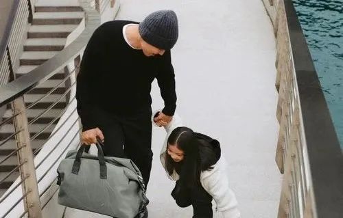 早报 | LV母公司将与TikTok联手打假；资生堂中国否认大裁员；安踏品牌计划3月正式进军美国市场