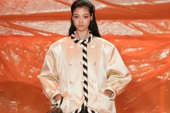 早报 | LV母公司将与TikTok联手打假；资生堂中国否认大裁员；安踏品牌计划3月正式进军美国市场