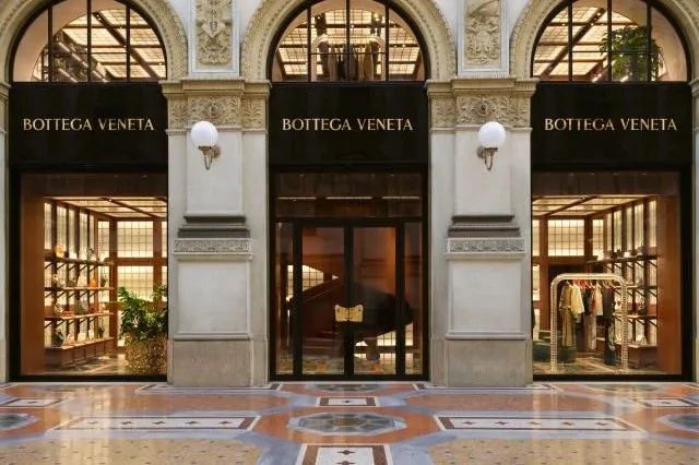 早报 | 上海恒隆去年下半年收入增长放缓；lululemon中国前高管加入迪卡侬；MICHAEL KORS发布新春短片