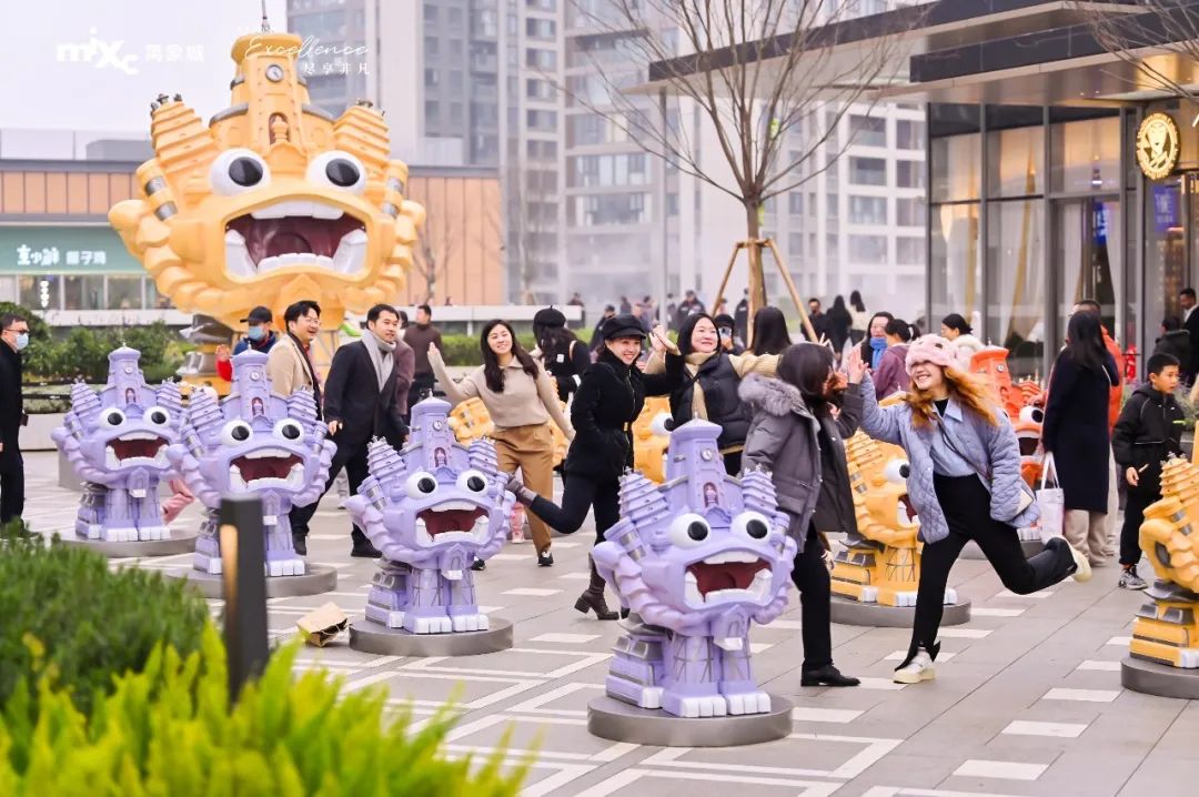 华润万象生活首家高化自营店开出，春城从此万象