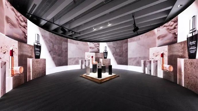 新年「回魂贴」：春节你错过的那些必读新闻都整理好了