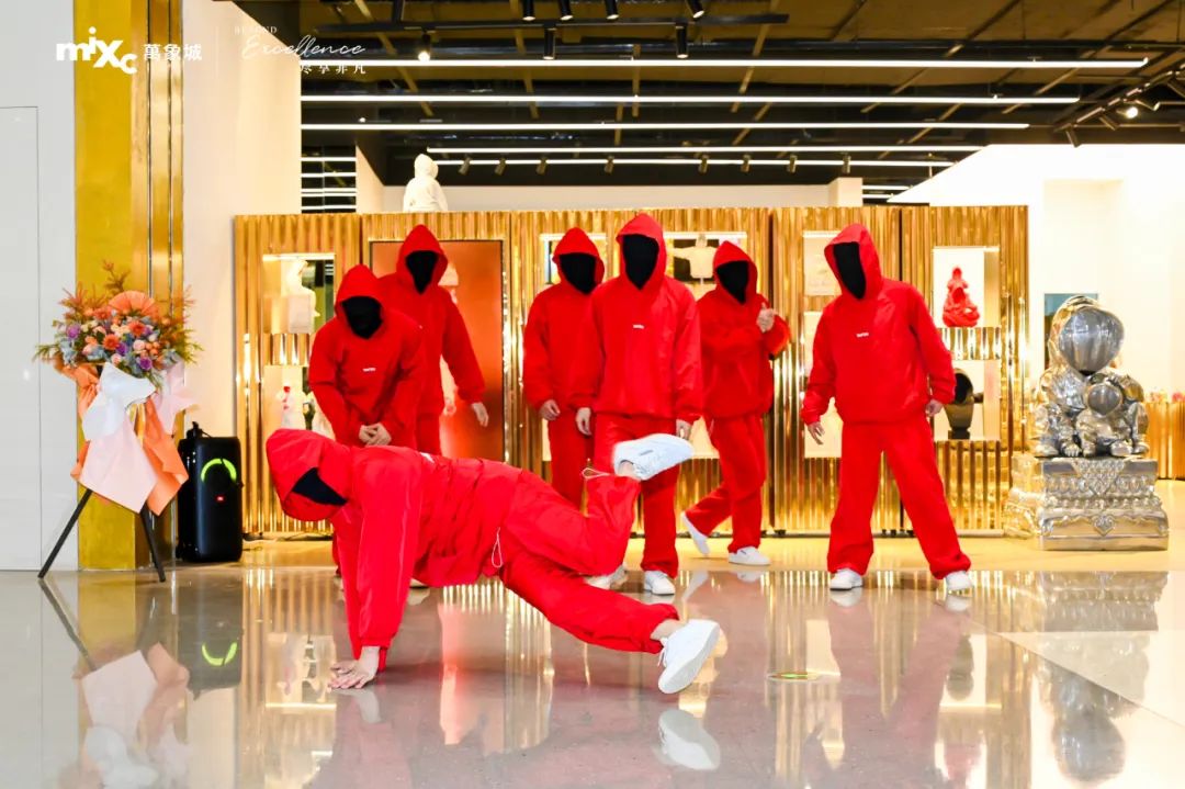 华润万象生活首家高化自营店开出，春城从此万象