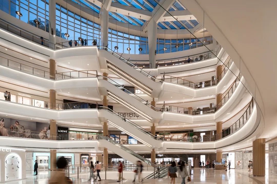 龙年新春, 发现商业中的"可呼吸绿洲"