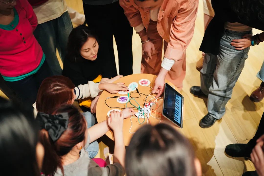 给每个年轻人，一个快乐的理由