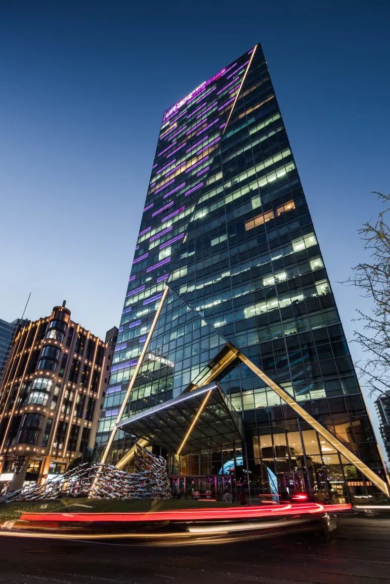 龙年新春, 发现商业中的"可呼吸绿洲"