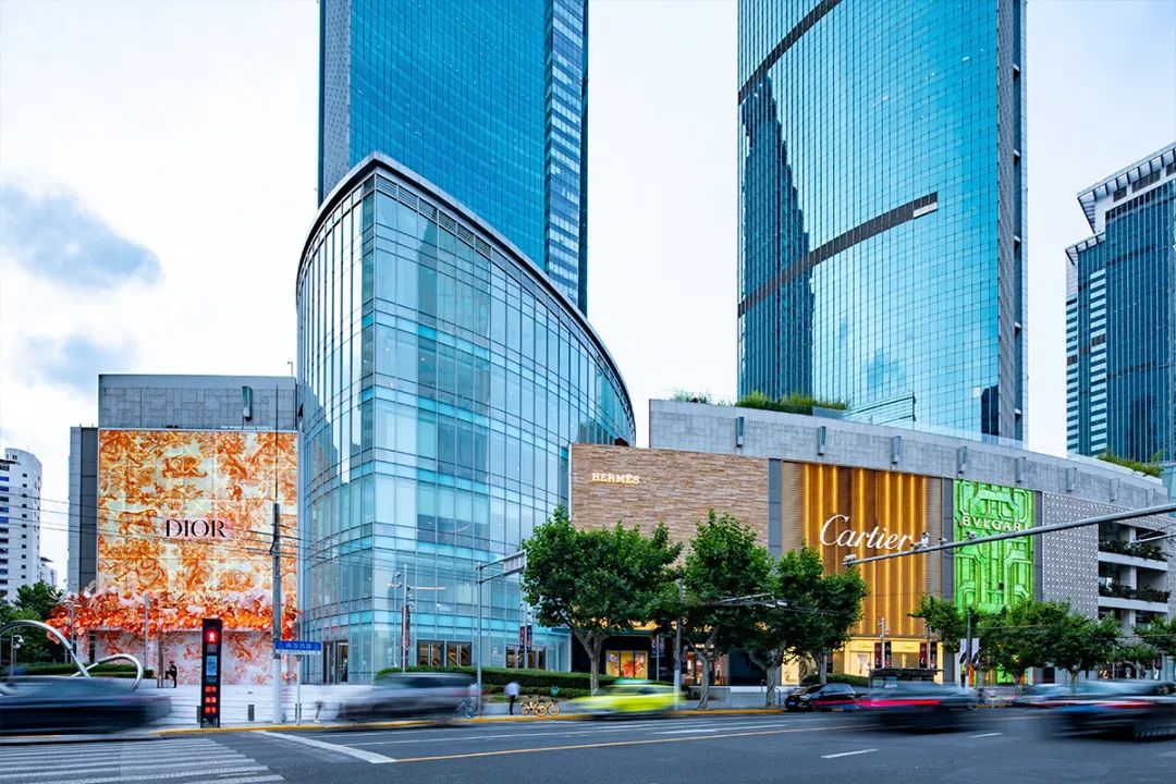 龙年新春, 发现商业中的"可呼吸绿洲"