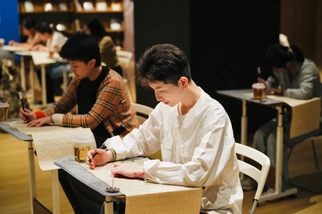 给每个年轻人，一个快乐的理由