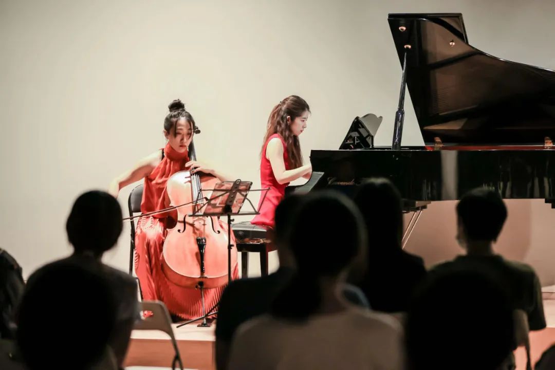 给每个年轻人，一个快乐的理由