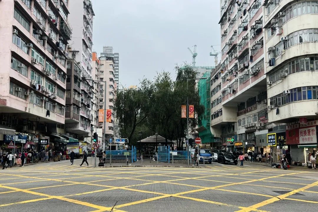 赴港游客，开始打卡“贫民窟”了
