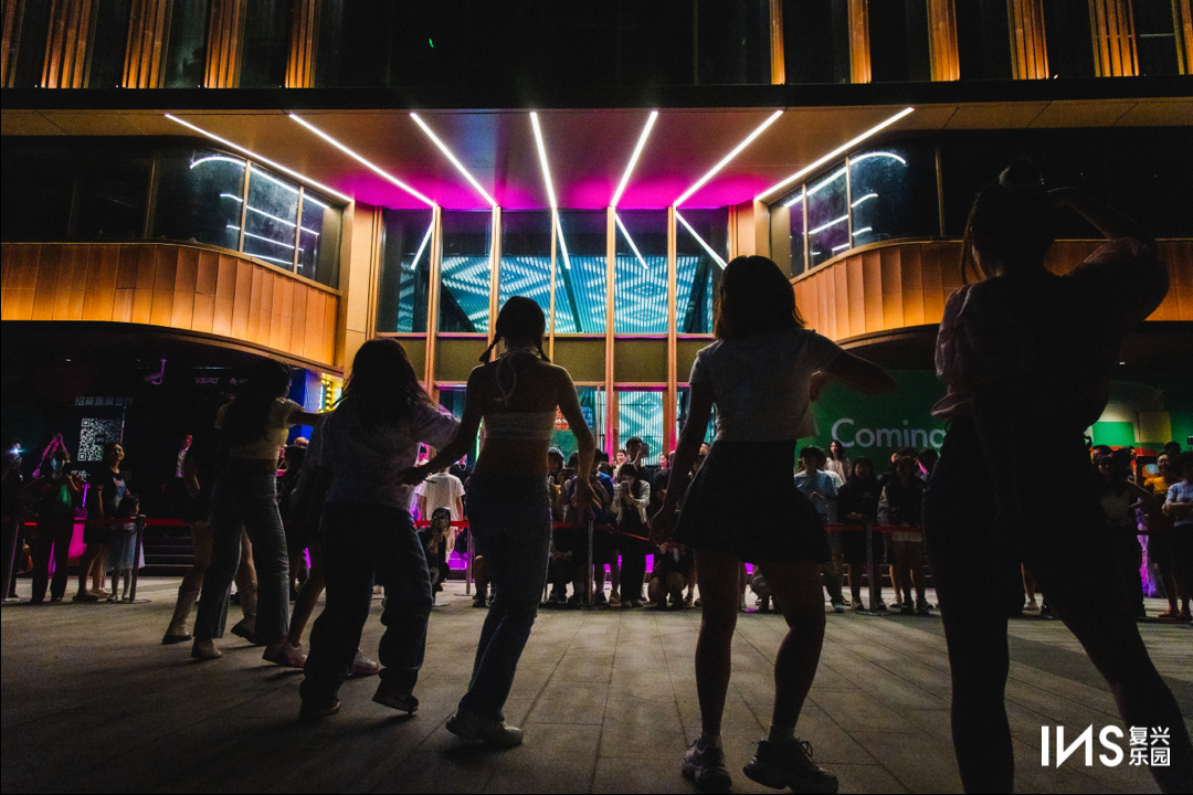 上海，正在流行“晚6早5”的生活模式