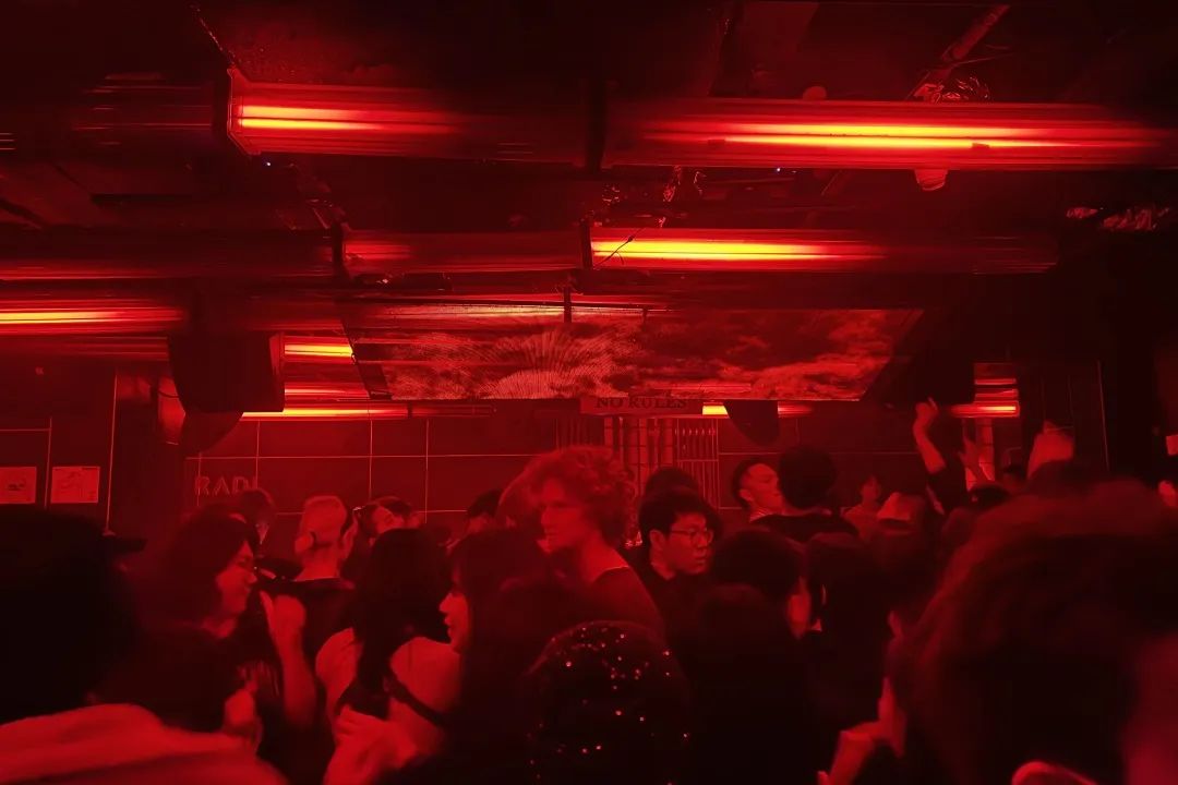 上海，正在流行“晚6早5”的生活模式